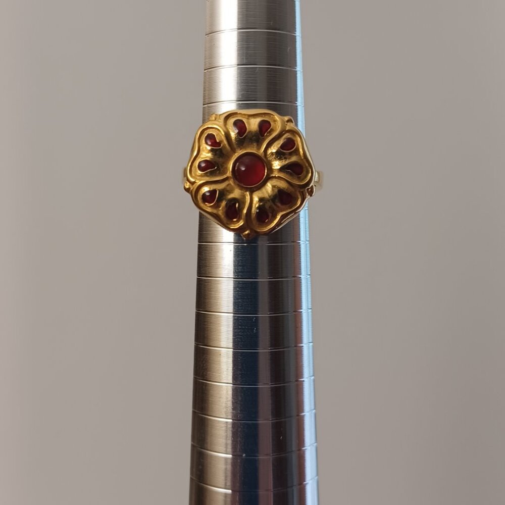 Gold tone Metropolitan Musuem of Art Design ring with red glass accents